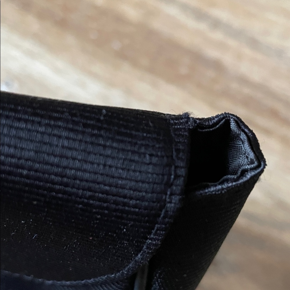 Dior Parfumes Logo Makeup Pouch - Picture 4 of 14